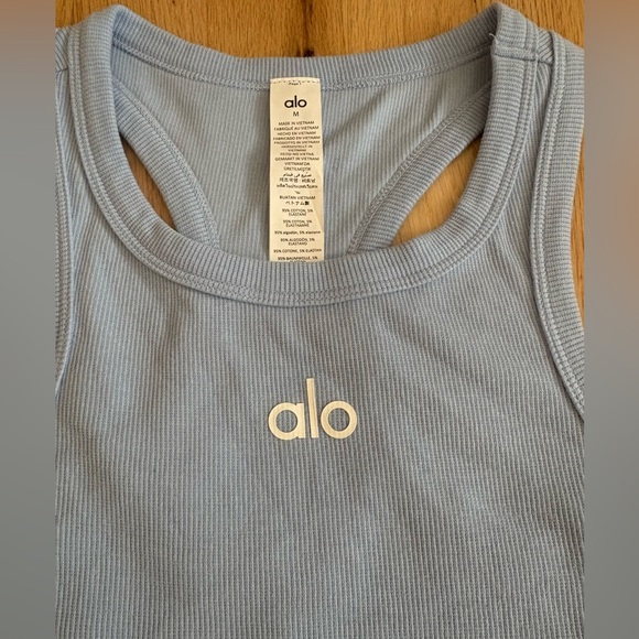 ALO Yoga Seashell Blue Aspire Tank - Picture 4 of 6